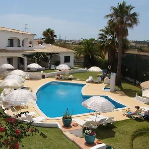 https://flor-do-vale-apartamentos-turisticos.hotelaalgarve.com