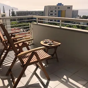 Dona I House - In With Free Parking Apartment