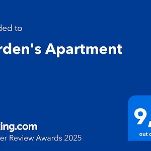 Garden's Apartment